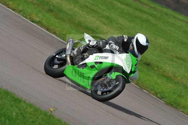 Motorcycle action photographs;Rockingham;Rockingham photographs;event digital images;eventdigitalimages;no limits trackday;peter wileman photography;rockingham corby northamptonshire;trackday;trackday digital images;trackday photos