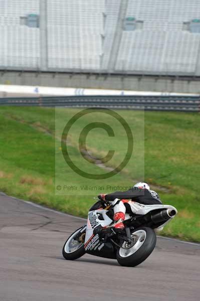 Motorcycle action photographs;Rockingham;Rockingham photographs;event digital images;eventdigitalimages;no limits trackday;peter wileman photography;rockingham corby northamptonshire;trackday;trackday digital images;trackday photos