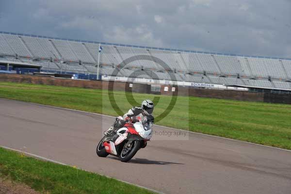 Motorcycle action photographs;Rockingham;Rockingham photographs;event digital images;eventdigitalimages;no limits trackday;peter wileman photography;rockingham corby northamptonshire;trackday;trackday digital images;trackday photos