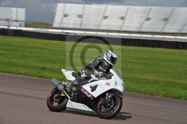 Motorcycle action photographs;Rockingham;Rockingham photographs;event digital images;eventdigitalimages;no limits trackday;peter wileman photography;rockingham corby northamptonshire;trackday;trackday digital images;trackday photos