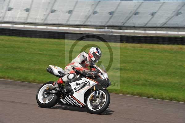 Motorcycle action photographs;Rockingham;Rockingham photographs;event digital images;eventdigitalimages;no limits trackday;peter wileman photography;rockingham corby northamptonshire;trackday;trackday digital images;trackday photos