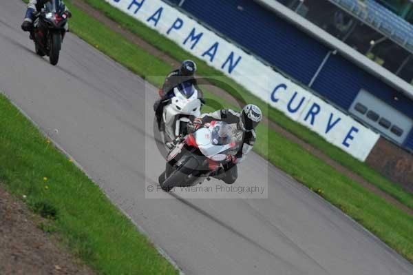 Motorcycle action photographs;Rockingham;Rockingham photographs;event digital images;eventdigitalimages;no limits trackday;peter wileman photography;rockingham corby northamptonshire;trackday;trackday digital images;trackday photos