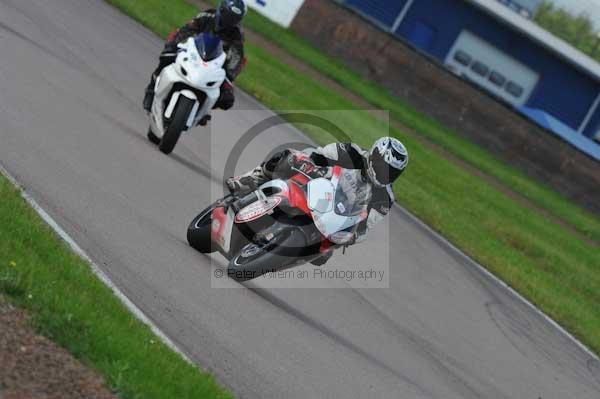Motorcycle action photographs;Rockingham;Rockingham photographs;event digital images;eventdigitalimages;no limits trackday;peter wileman photography;rockingham corby northamptonshire;trackday;trackday digital images;trackday photos