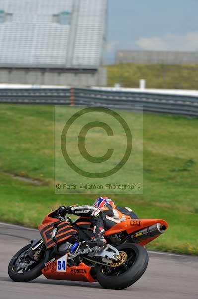 Motorcycle action photographs;Rockingham;Rockingham photographs;event digital images;eventdigitalimages;no limits trackday;peter wileman photography;rockingham corby northamptonshire;trackday;trackday digital images;trackday photos