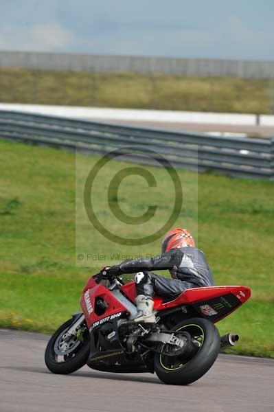 Motorcycle action photographs;Rockingham;Rockingham photographs;event digital images;eventdigitalimages;no limits trackday;peter wileman photography;rockingham corby northamptonshire;trackday;trackday digital images;trackday photos