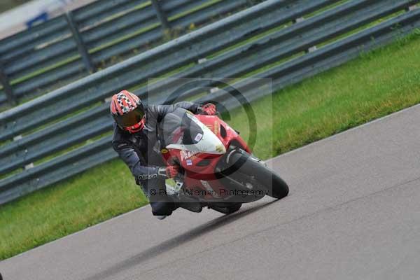 Motorcycle action photographs;Rockingham;Rockingham photographs;event digital images;eventdigitalimages;no limits trackday;peter wileman photography;rockingham corby northamptonshire;trackday;trackday digital images;trackday photos