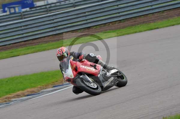 Motorcycle action photographs;Rockingham;Rockingham photographs;event digital images;eventdigitalimages;no limits trackday;peter wileman photography;rockingham corby northamptonshire;trackday;trackday digital images;trackday photos
