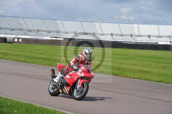 Motorcycle action photographs;Rockingham;Rockingham photographs;event digital images;eventdigitalimages;no limits trackday;peter wileman photography;rockingham corby northamptonshire;trackday;trackday digital images;trackday photos