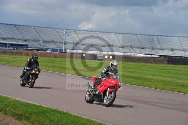 Motorcycle action photographs;Rockingham;Rockingham photographs;event digital images;eventdigitalimages;no limits trackday;peter wileman photography;rockingham corby northamptonshire;trackday;trackday digital images;trackday photos