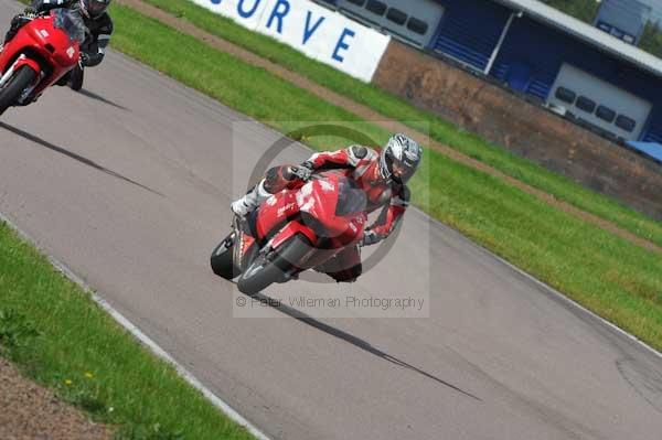 Motorcycle action photographs;Rockingham;Rockingham photographs;event digital images;eventdigitalimages;no limits trackday;peter wileman photography;rockingham corby northamptonshire;trackday;trackday digital images;trackday photos