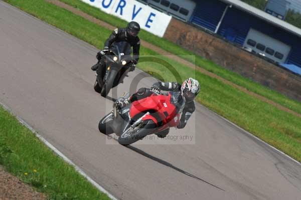 Motorcycle action photographs;Rockingham;Rockingham photographs;event digital images;eventdigitalimages;no limits trackday;peter wileman photography;rockingham corby northamptonshire;trackday;trackday digital images;trackday photos