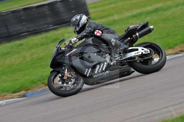 Motorcycle action photographs;Rockingham;Rockingham photographs;event digital images;eventdigitalimages;no limits trackday;peter wileman photography;rockingham corby northamptonshire;trackday;trackday digital images;trackday photos