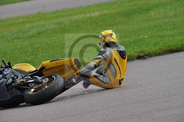 Motorcycle action photographs;Rockingham;Rockingham photographs;event digital images;eventdigitalimages;no limits trackday;peter wileman photography;rockingham corby northamptonshire;trackday;trackday digital images;trackday photos
