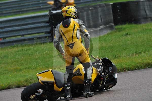 Motorcycle action photographs;Rockingham;Rockingham photographs;event digital images;eventdigitalimages;no limits trackday;peter wileman photography;rockingham corby northamptonshire;trackday;trackday digital images;trackday photos