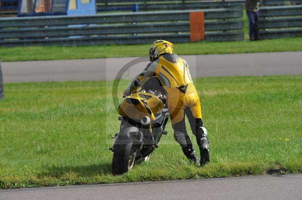 Motorcycle action photographs;Rockingham;Rockingham photographs;event digital images;eventdigitalimages;no limits trackday;peter wileman photography;rockingham corby northamptonshire;trackday;trackday digital images;trackday photos