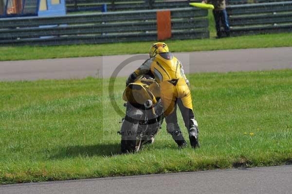 Motorcycle action photographs;Rockingham;Rockingham photographs;event digital images;eventdigitalimages;no limits trackday;peter wileman photography;rockingham corby northamptonshire;trackday;trackday digital images;trackday photos