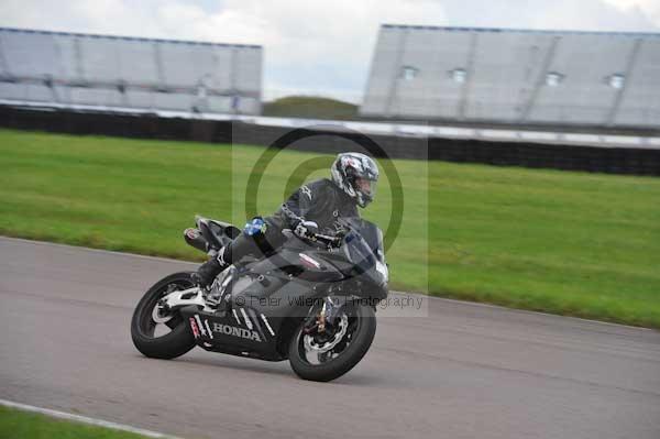 Motorcycle action photographs;Rockingham;Rockingham photographs;event digital images;eventdigitalimages;no limits trackday;peter wileman photography;rockingham corby northamptonshire;trackday;trackday digital images;trackday photos