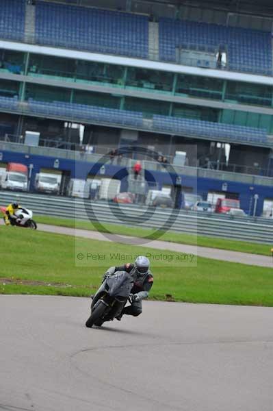 Motorcycle action photographs;Rockingham;Rockingham photographs;event digital images;eventdigitalimages;no limits trackday;peter wileman photography;rockingham corby northamptonshire;trackday;trackday digital images;trackday photos