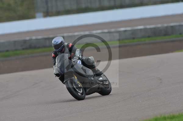 Motorcycle action photographs;Rockingham;Rockingham photographs;event digital images;eventdigitalimages;no limits trackday;peter wileman photography;rockingham corby northamptonshire;trackday;trackday digital images;trackday photos