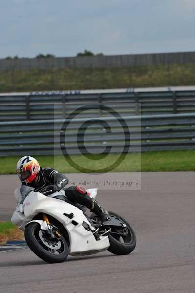 Motorcycle action photographs;Rockingham;Rockingham photographs;event digital images;eventdigitalimages;no limits trackday;peter wileman photography;rockingham corby northamptonshire;trackday;trackday digital images;trackday photos
