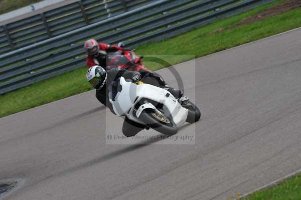 Motorcycle action photographs;Rockingham;Rockingham photographs;event digital images;eventdigitalimages;no limits trackday;peter wileman photography;rockingham corby northamptonshire;trackday;trackday digital images;trackday photos