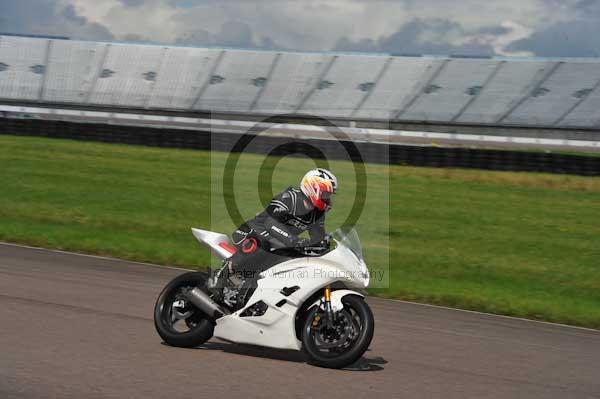 Motorcycle action photographs;Rockingham;Rockingham photographs;event digital images;eventdigitalimages;no limits trackday;peter wileman photography;rockingham corby northamptonshire;trackday;trackday digital images;trackday photos