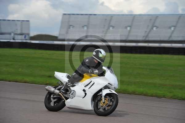 Motorcycle action photographs;Rockingham;Rockingham photographs;event digital images;eventdigitalimages;no limits trackday;peter wileman photography;rockingham corby northamptonshire;trackday;trackday digital images;trackday photos