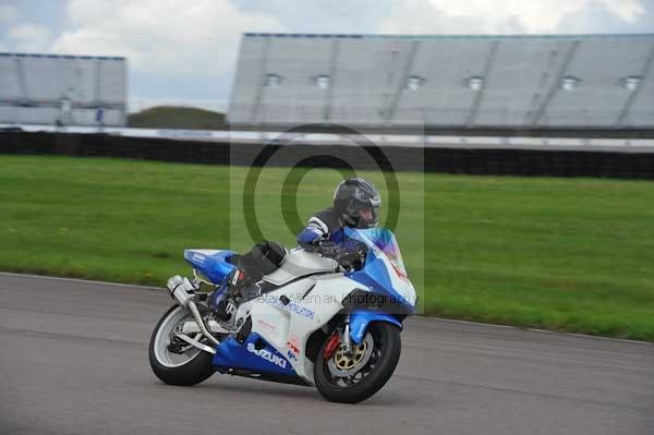 Motorcycle action photographs;Rockingham;Rockingham photographs;event digital images;eventdigitalimages;no limits trackday;peter wileman photography;rockingham corby northamptonshire;trackday;trackday digital images;trackday photos