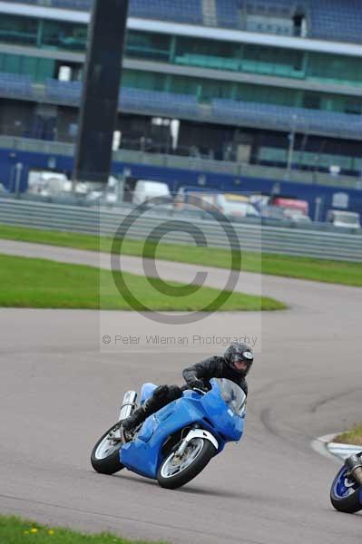 Motorcycle action photographs;Rockingham;Rockingham photographs;event digital images;eventdigitalimages;no limits trackday;peter wileman photography;rockingham corby northamptonshire;trackday;trackday digital images;trackday photos