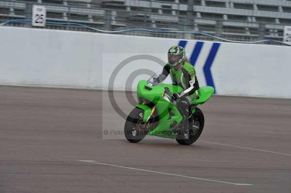 Motorcycle action photographs;Rockingham;Rockingham photographs;event digital images;eventdigitalimages;no limits trackday;peter wileman photography;rockingham corby northamptonshire;trackday;trackday digital images;trackday photos