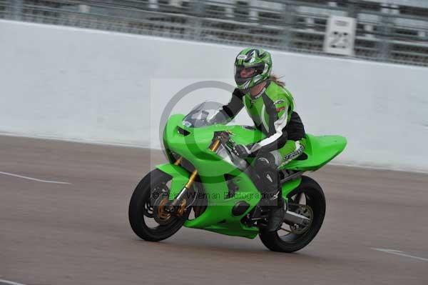 Motorcycle action photographs;Rockingham;Rockingham photographs;event digital images;eventdigitalimages;no limits trackday;peter wileman photography;rockingham corby northamptonshire;trackday;trackday digital images;trackday photos