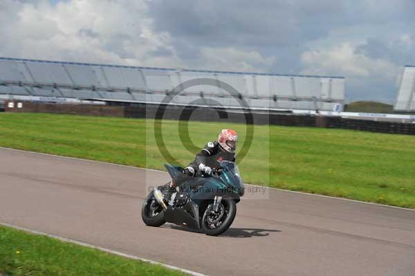 Motorcycle action photographs;Rockingham;Rockingham photographs;event digital images;eventdigitalimages;no limits trackday;peter wileman photography;rockingham corby northamptonshire;trackday;trackday digital images;trackday photos