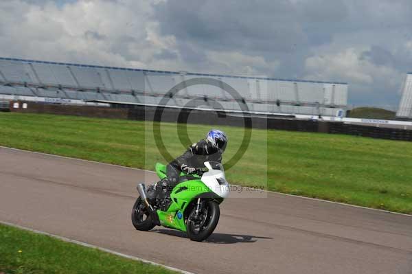 Motorcycle action photographs;Rockingham;Rockingham photographs;event digital images;eventdigitalimages;no limits trackday;peter wileman photography;rockingham corby northamptonshire;trackday;trackday digital images;trackday photos