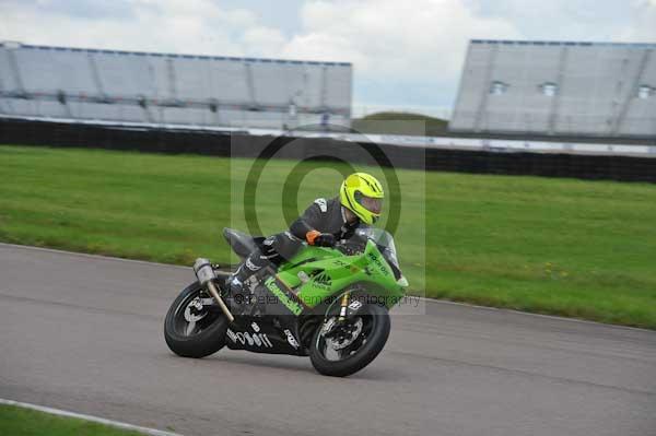 Motorcycle action photographs;Rockingham;Rockingham photographs;event digital images;eventdigitalimages;no limits trackday;peter wileman photography;rockingham corby northamptonshire;trackday;trackday digital images;trackday photos