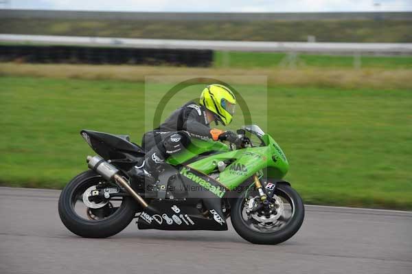 Motorcycle action photographs;Rockingham;Rockingham photographs;event digital images;eventdigitalimages;no limits trackday;peter wileman photography;rockingham corby northamptonshire;trackday;trackday digital images;trackday photos