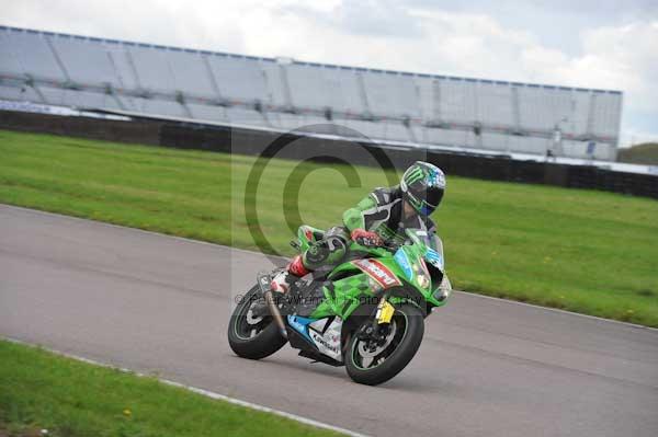 Motorcycle action photographs;Rockingham;Rockingham photographs;event digital images;eventdigitalimages;no limits trackday;peter wileman photography;rockingham corby northamptonshire;trackday;trackday digital images;trackday photos