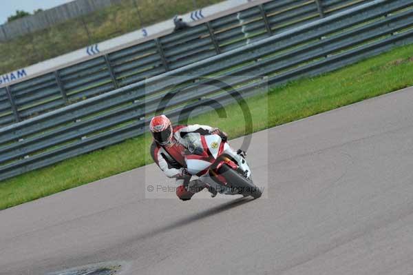 Motorcycle action photographs;Rockingham;Rockingham photographs;event digital images;eventdigitalimages;no limits trackday;peter wileman photography;rockingham corby northamptonshire;trackday;trackday digital images;trackday photos