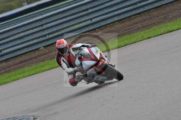 Motorcycle action photographs;Rockingham;Rockingham photographs;event digital images;eventdigitalimages;no limits trackday;peter wileman photography;rockingham corby northamptonshire;trackday;trackday digital images;trackday photos