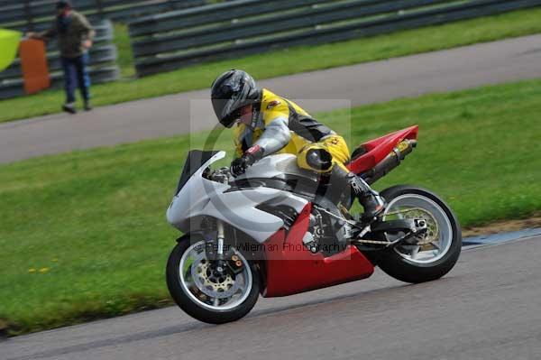 Motorcycle action photographs;Rockingham;Rockingham photographs;event digital images;eventdigitalimages;no limits trackday;peter wileman photography;rockingham corby northamptonshire;trackday;trackday digital images;trackday photos