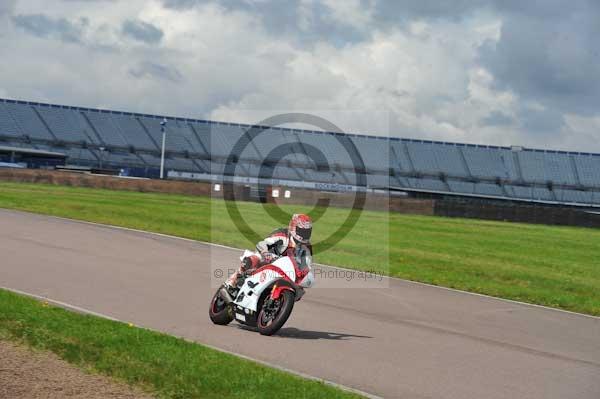 Motorcycle action photographs;Rockingham;Rockingham photographs;event digital images;eventdigitalimages;no limits trackday;peter wileman photography;rockingham corby northamptonshire;trackday;trackday digital images;trackday photos