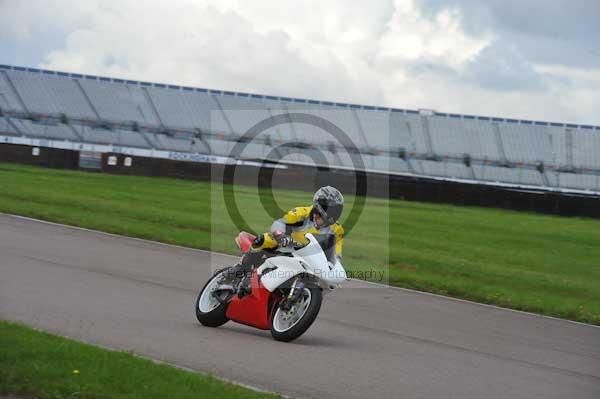 Motorcycle action photographs;Rockingham;Rockingham photographs;event digital images;eventdigitalimages;no limits trackday;peter wileman photography;rockingham corby northamptonshire;trackday;trackday digital images;trackday photos