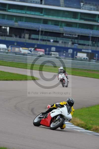 Motorcycle action photographs;Rockingham;Rockingham photographs;event digital images;eventdigitalimages;no limits trackday;peter wileman photography;rockingham corby northamptonshire;trackday;trackday digital images;trackday photos