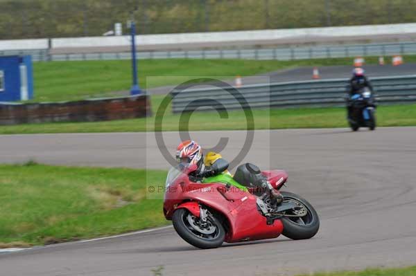 Motorcycle action photographs;Rockingham;Rockingham photographs;event digital images;eventdigitalimages;no limits trackday;peter wileman photography;rockingham corby northamptonshire;trackday;trackday digital images;trackday photos