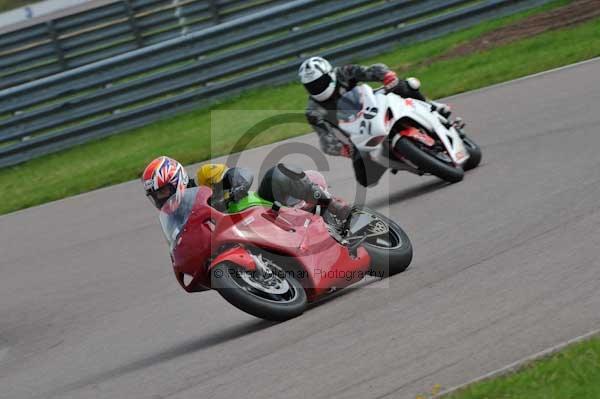 Motorcycle action photographs;Rockingham;Rockingham photographs;event digital images;eventdigitalimages;no limits trackday;peter wileman photography;rockingham corby northamptonshire;trackday;trackday digital images;trackday photos