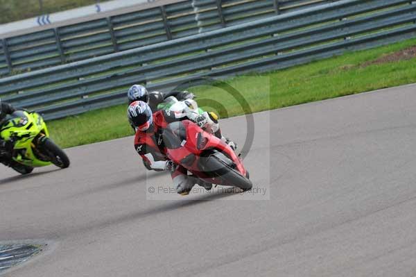 Motorcycle action photographs;Rockingham;Rockingham photographs;event digital images;eventdigitalimages;no limits trackday;peter wileman photography;rockingham corby northamptonshire;trackday;trackday digital images;trackday photos