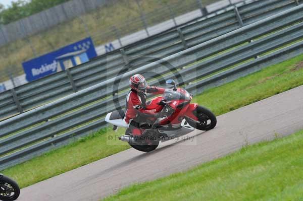 Motorcycle action photographs;Rockingham;Rockingham photographs;event digital images;eventdigitalimages;no limits trackday;peter wileman photography;rockingham corby northamptonshire;trackday;trackday digital images;trackday photos