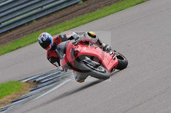 Motorcycle action photographs;Rockingham;Rockingham photographs;event digital images;eventdigitalimages;no limits trackday;peter wileman photography;rockingham corby northamptonshire;trackday;trackday digital images;trackday photos