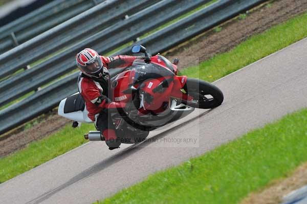 Motorcycle action photographs;Rockingham;Rockingham photographs;event digital images;eventdigitalimages;no limits trackday;peter wileman photography;rockingham corby northamptonshire;trackday;trackday digital images;trackday photos