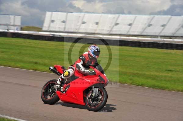 Motorcycle action photographs;Rockingham;Rockingham photographs;event digital images;eventdigitalimages;no limits trackday;peter wileman photography;rockingham corby northamptonshire;trackday;trackday digital images;trackday photos