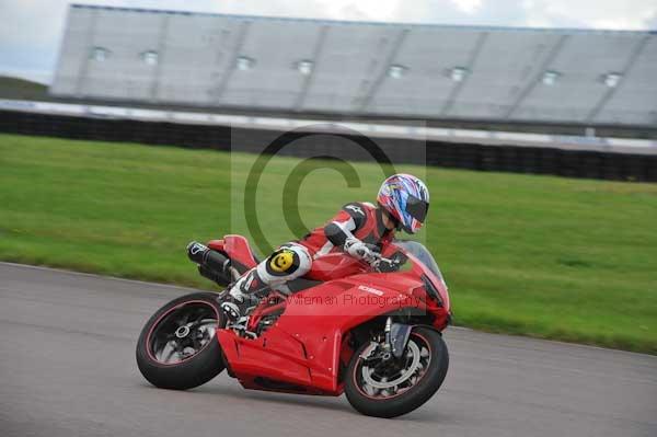 Motorcycle action photographs;Rockingham;Rockingham photographs;event digital images;eventdigitalimages;no limits trackday;peter wileman photography;rockingham corby northamptonshire;trackday;trackday digital images;trackday photos